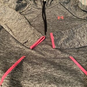 Under Armour L Gray hooded sweatshirt
